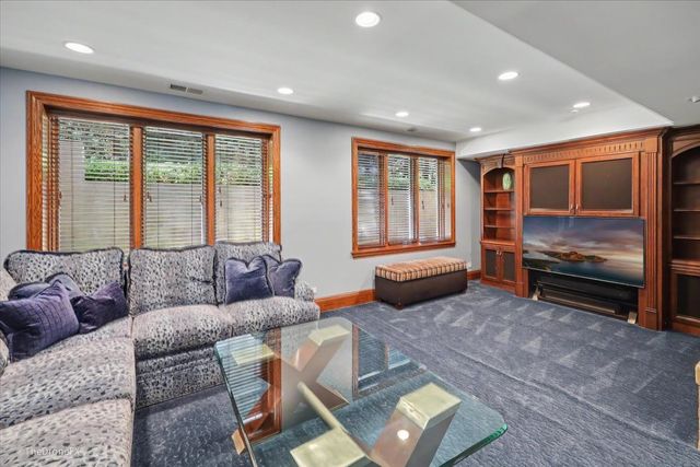12 Carlisle Drive, Oak Brook, IL 60523