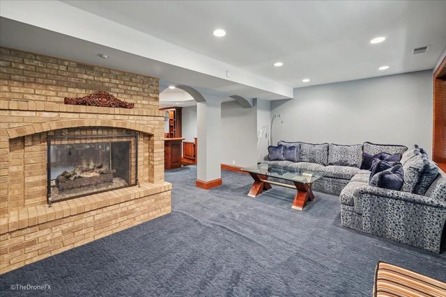 12 Carlisle Drive, Oak Brook, IL 60523