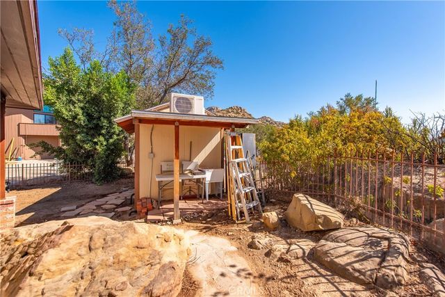 23520 EHLERS, Chatsworth, CA 91311