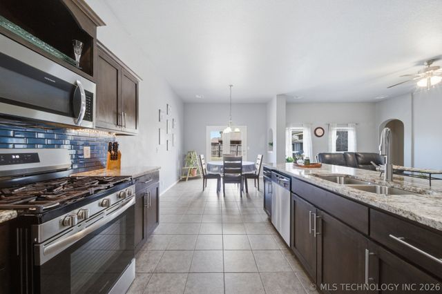 1929 E 133rd Court, Bixby, OK 74008