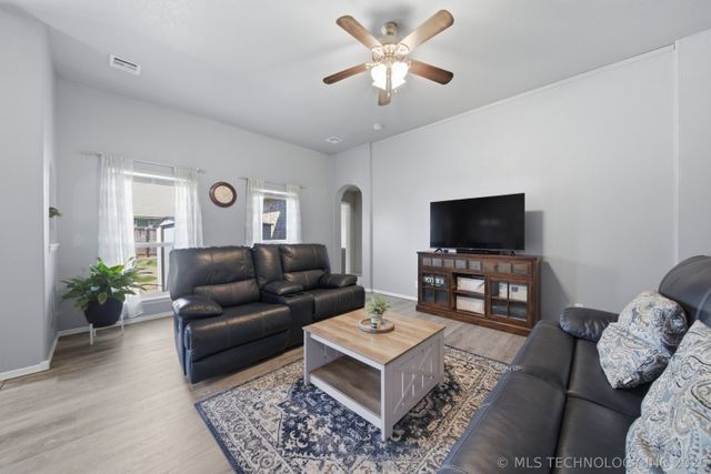 1929 E 133rd Court, Bixby, OK 74008