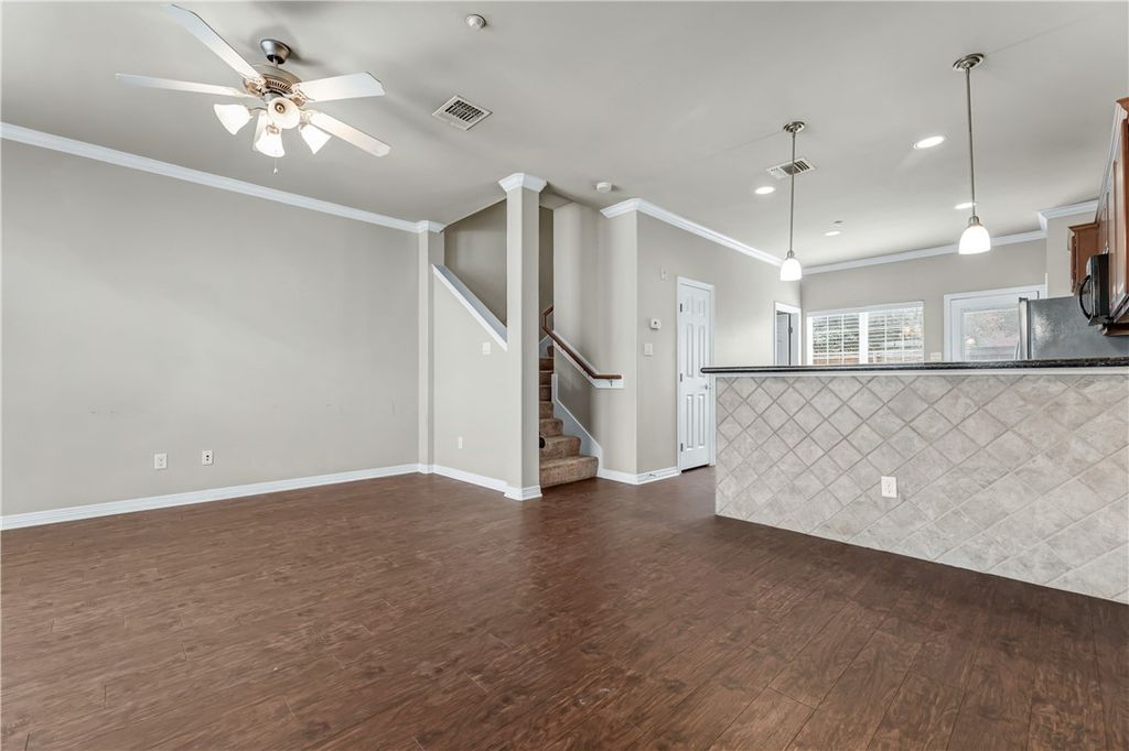 1198 Jones Butler Road 204, College Station, TX 77840 — photo 4
