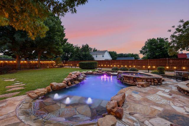 8404 Bridge Street, North Richland Hills, TX 76180