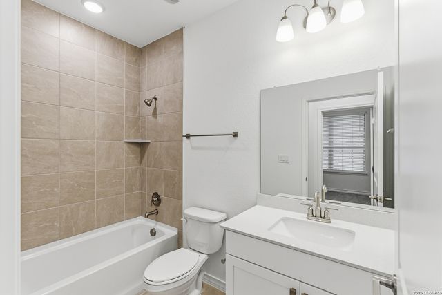 4056 Paddock Trail, Seguin, TX 78155