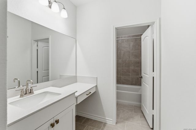 4056 Paddock Trail, Seguin, TX 78155