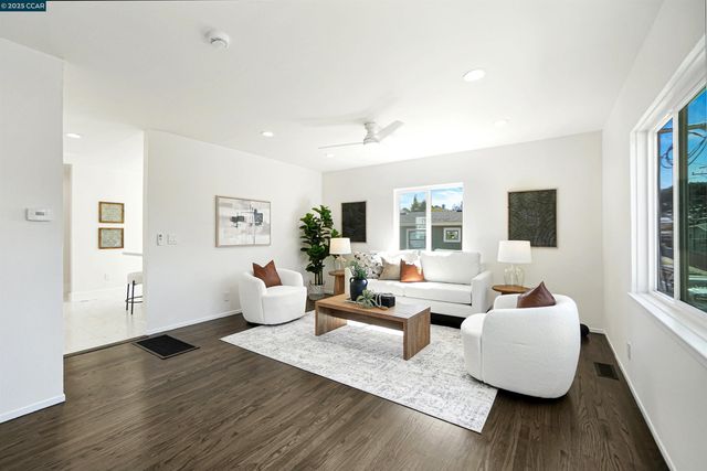 2718 Carmel St, Oakland, CA 94602