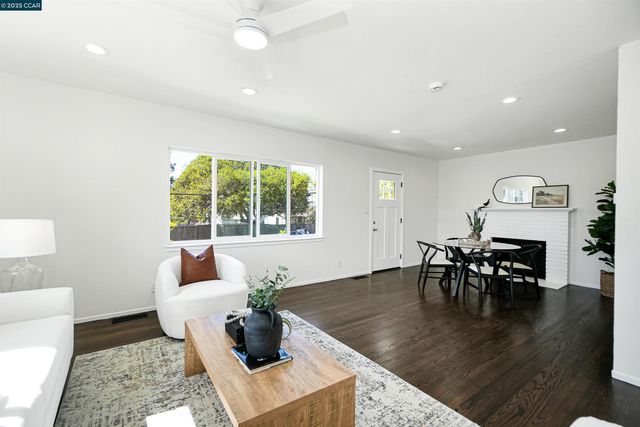 2718 Carmel St, Oakland, CA 94602