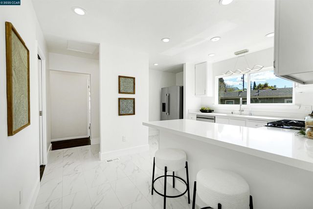 2718 Carmel St, Oakland, CA 94602
