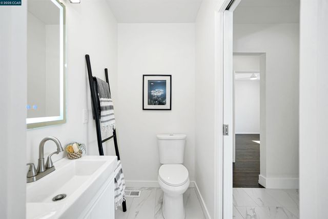 2718 Carmel St, Oakland, CA 94602