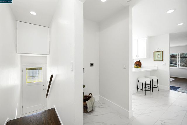 2718 Carmel St, Oakland, CA 94602