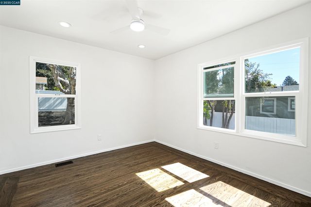 2718 Carmel St, Oakland, CA 94602