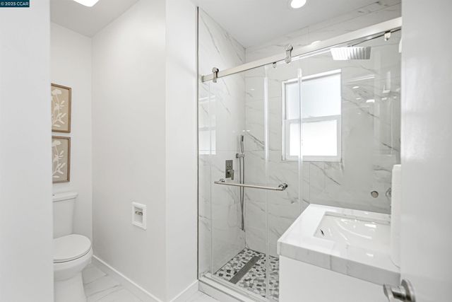 2718 Carmel St, Oakland, CA 94602