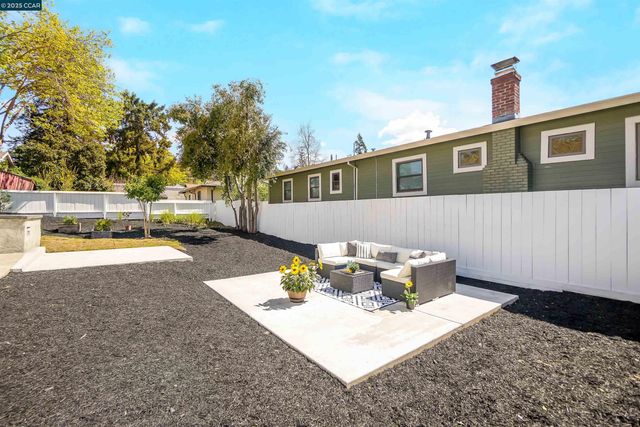 2718 Carmel St, Oakland, CA 94602
