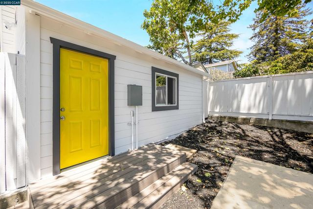 2718 Carmel St, Oakland, CA 94602