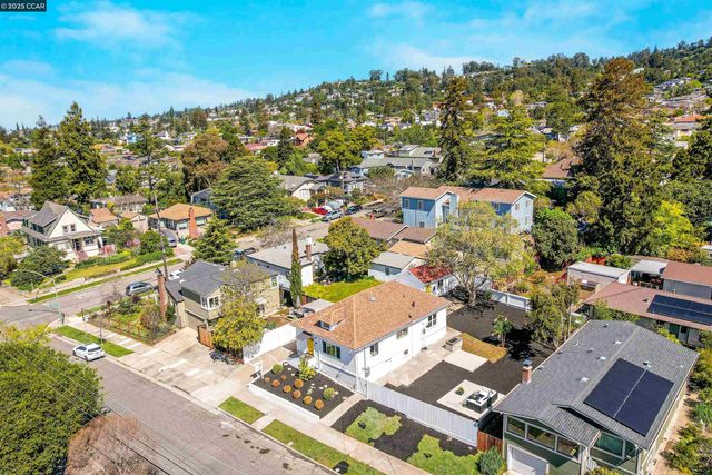 2718 Carmel St, Oakland, CA 94602