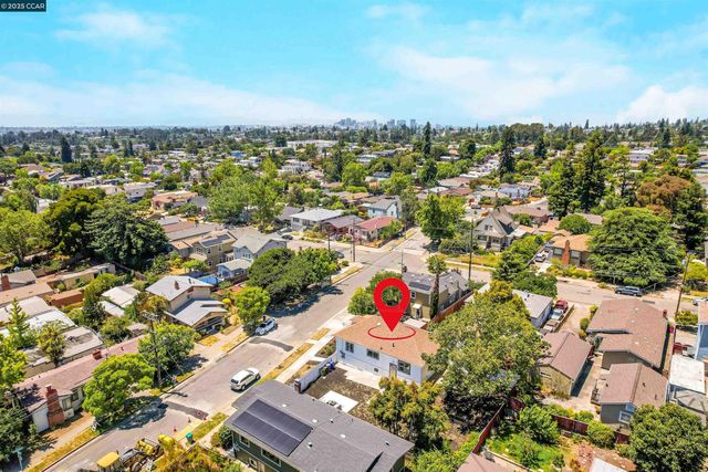 2718 Carmel St, Oakland, CA 94602