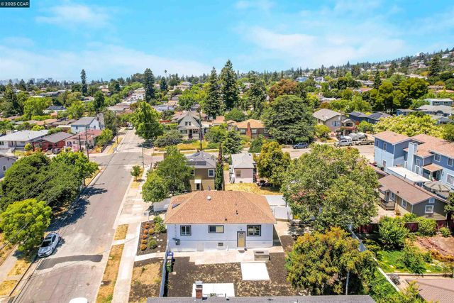 2718 Carmel St, Oakland, CA 94602