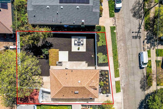 2718 Carmel St, Oakland, CA 94602