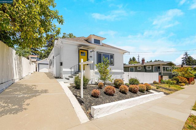 2718 Carmel St, Oakland, CA 94602