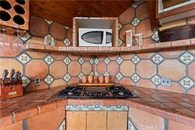633 Arth Drive, Crestline, CA 92325