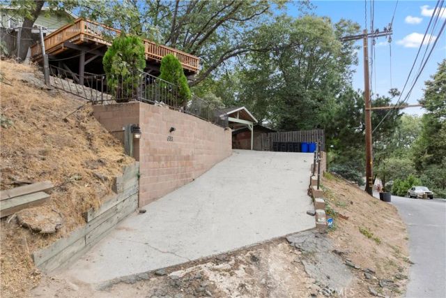 633 Arth Drive, Crestline, CA 92325