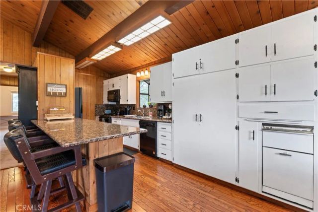 633 Arth Drive, Crestline, CA 92325