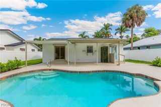 1342 Alhambra DR, Fort Myers, FL 33901