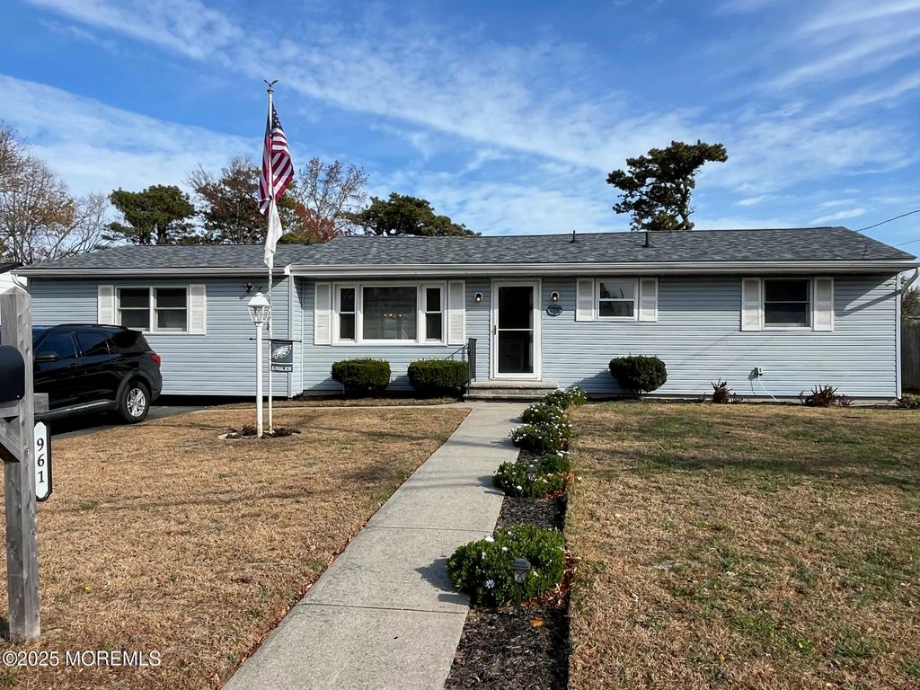 961 Neville Street, Toms River, NJ 08753