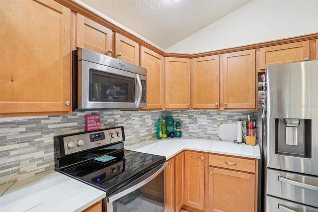 10063 LAKE MIONA WAY, Oxford, FL 34484