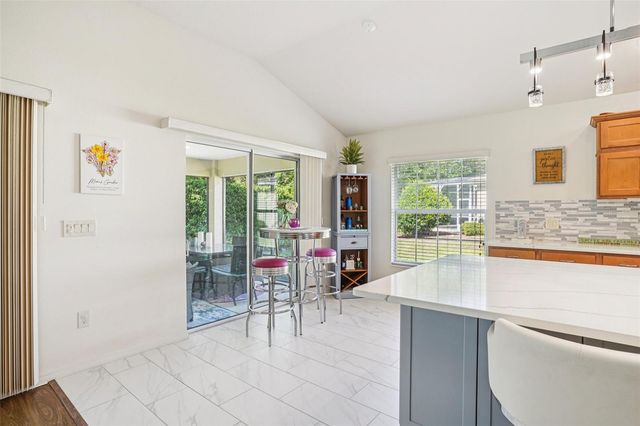 10063 LAKE MIONA WAY, Oxford, FL 34484