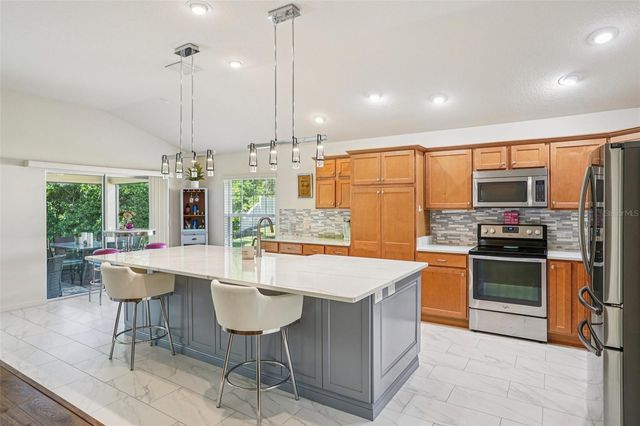 10063 LAKE MIONA WAY, Oxford, FL 34484