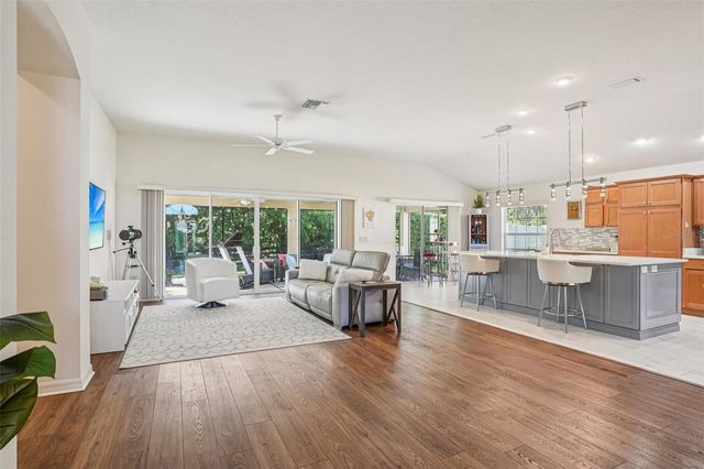 10063 LAKE MIONA WAY, Oxford, FL 34484