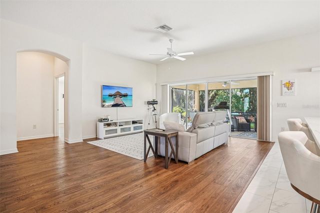 10063 LAKE MIONA WAY, Oxford, FL 34484