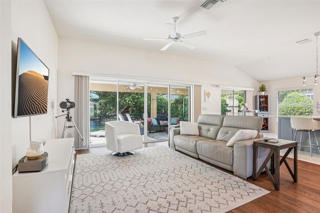 10063 LAKE MIONA WAY, Oxford, FL 34484