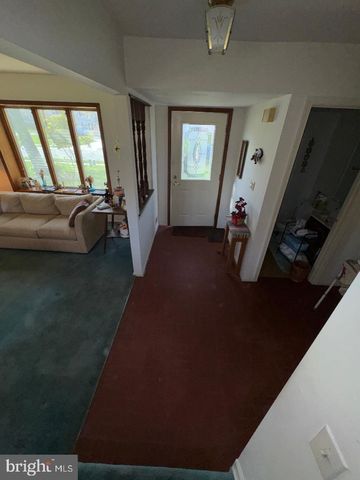 17 GRAYBURN DR, Marlton, NJ 08053