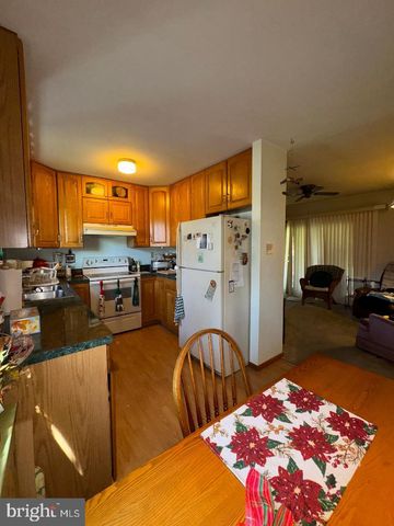 17 GRAYBURN DR, Marlton, NJ 08053