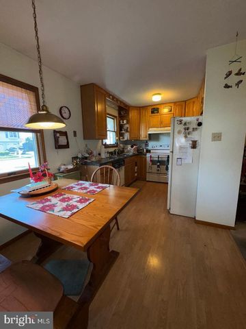 17 GRAYBURN DR, Marlton, NJ 08053