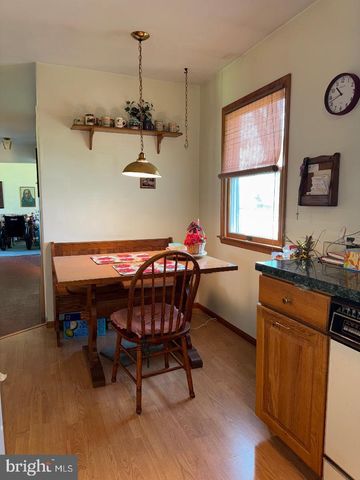 17 GRAYBURN DR, Marlton, NJ 08053