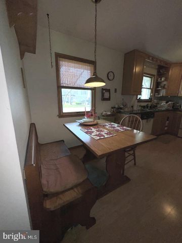 17 GRAYBURN DR, Marlton, NJ 08053