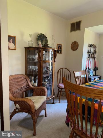 17 GRAYBURN DR, Marlton, NJ 08053