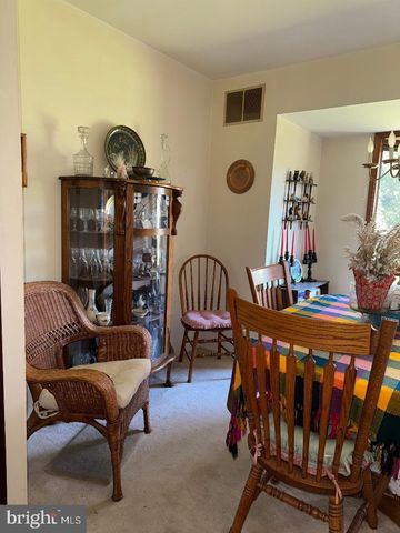 17 GRAYBURN DR, Marlton, NJ 08053