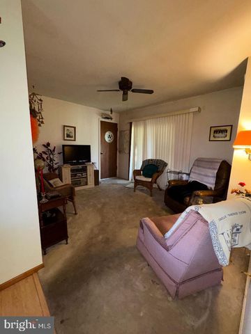 17 GRAYBURN DR, Marlton, NJ 08053