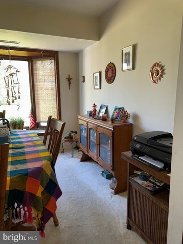 17 GRAYBURN DR, Marlton, NJ 08053