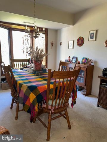 17 GRAYBURN DR, Marlton, NJ 08053