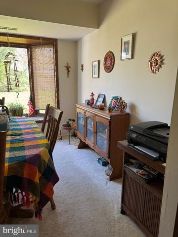 17 GRAYBURN DR, Marlton, NJ 08053