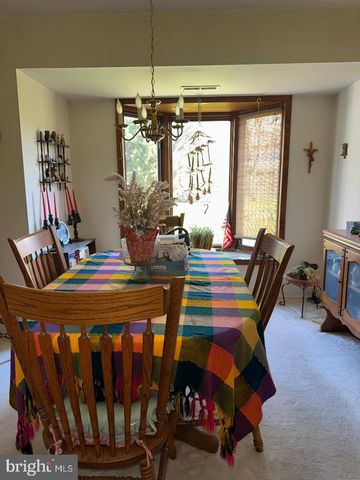 17 GRAYBURN DR, Marlton, NJ 08053