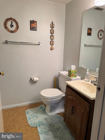 17 GRAYBURN DR, Marlton, NJ 08053