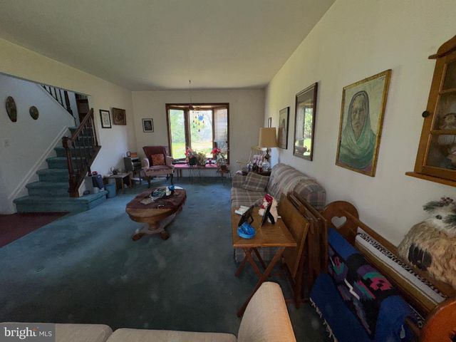 17 GRAYBURN DR, Marlton, NJ 08053