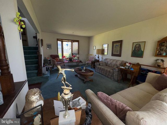 17 GRAYBURN DR, Marlton, NJ 08053