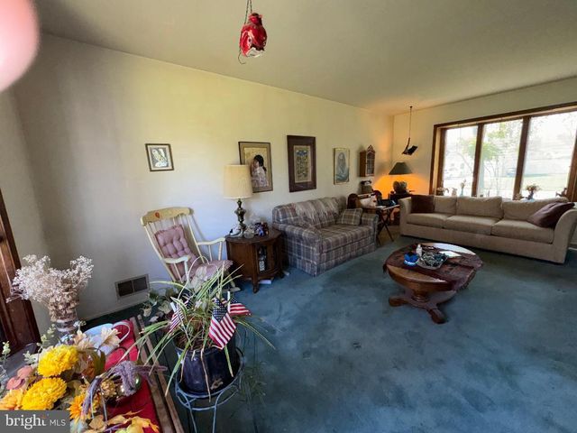 17 GRAYBURN DR, Marlton, NJ 08053